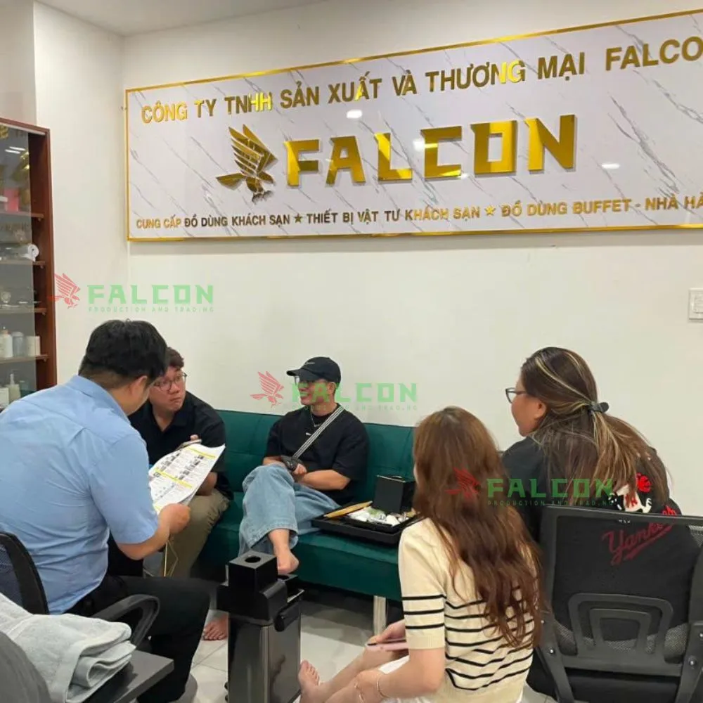 Falcon luôn có đội ngũ tư vấn chăm sóc khách hàng