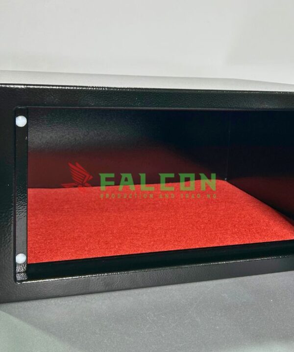 Két Sắt Cơ Falcon Bên Trong Cận Cảnh