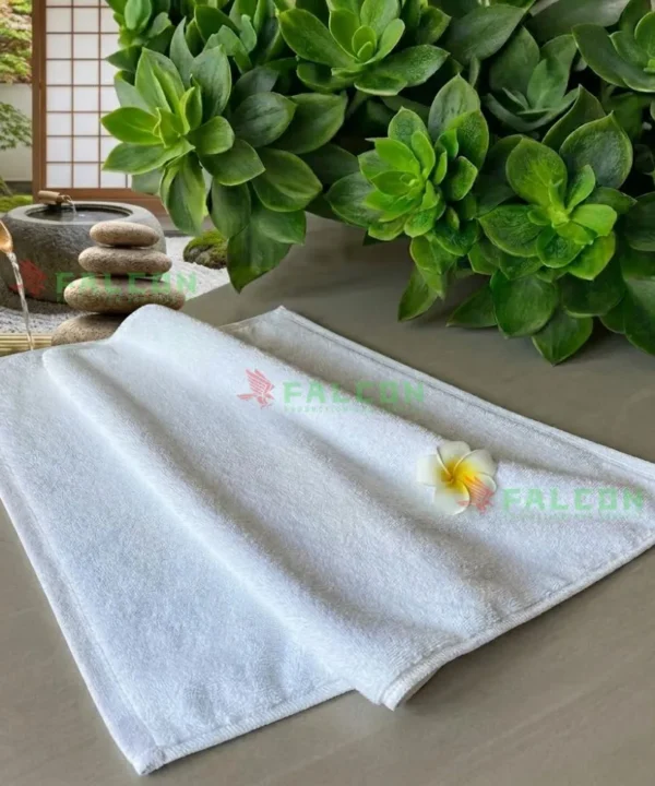 Thảm trắng trơn cỡ nhỏ