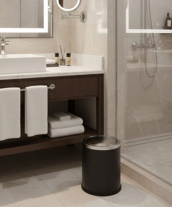 Thùng rác bập bênh dùng trong khu vực lễ tân khách sạn